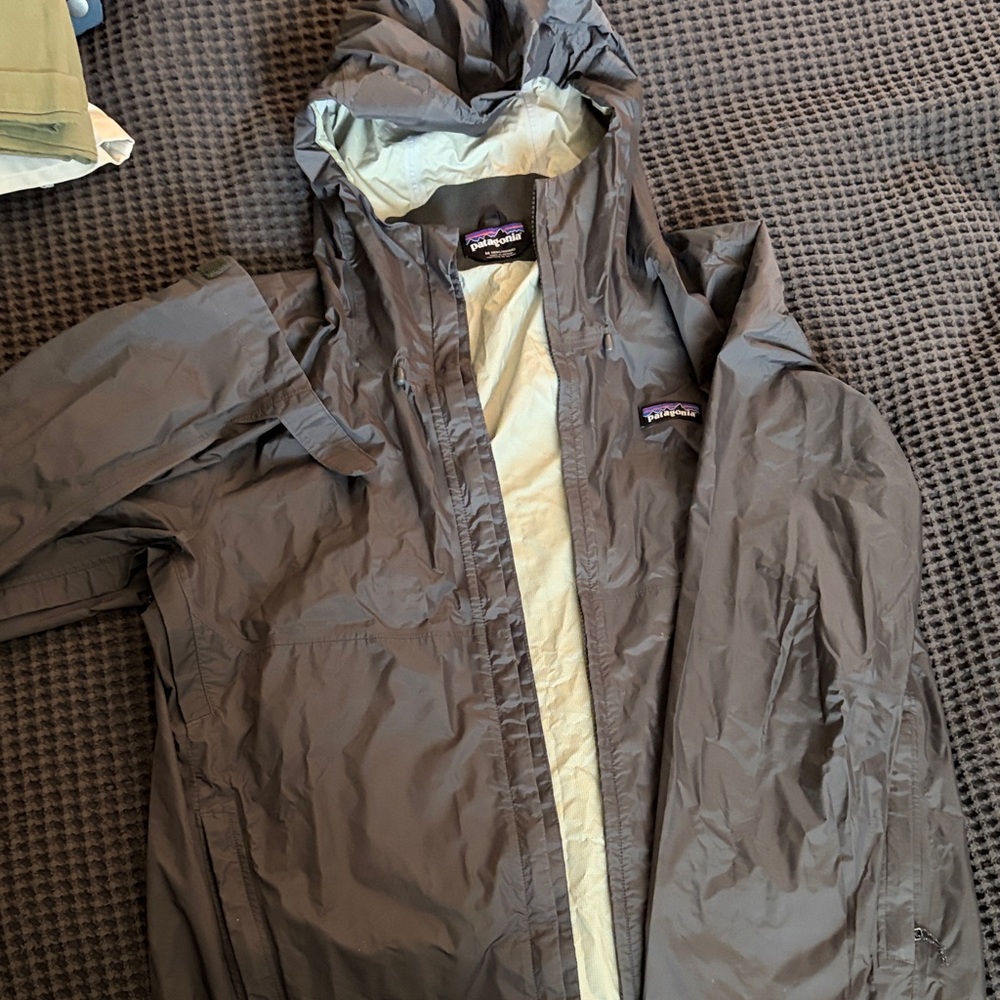 Patagonia Hooded Windbreaker/rain jacket